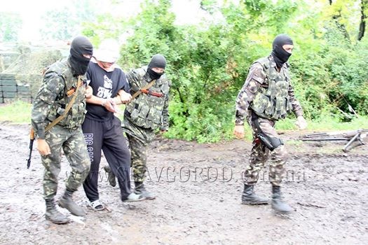 В Славянске бойцы батальона "Киев-1" задержали 7 сепаратистов, у которых на карте были отмечены украинские блок-посты