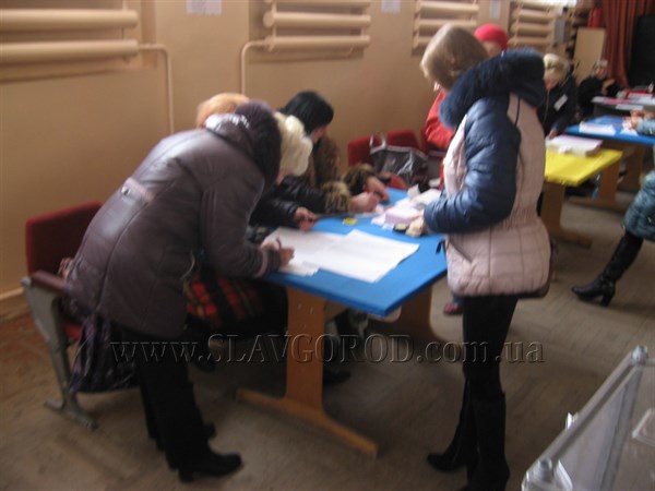 В Славянске стартовали выборы – один участок открылся с опозданием