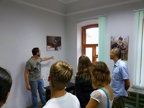 «Воин сквозь века»: в Славянске открылась фотовыставка работ этно-фотографа Анны Сеник 