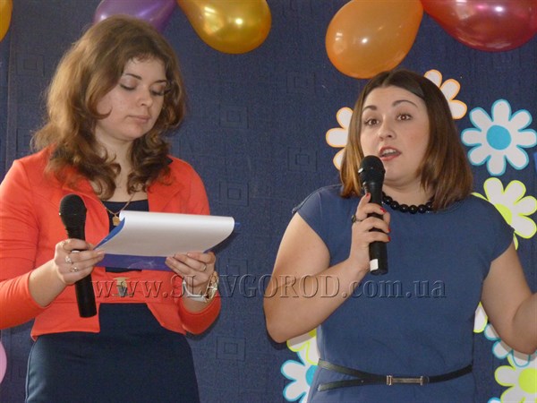 Студенты Донбасского государственного педагогического университета поздравили преподавателей с международным женским днем (ФОТОРЕПОРТАЖ)