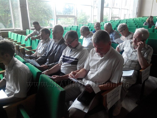Кворум собрать не удалось: очередная 80-я сессия Славянского городского совета не состоялась. Вечером ожидается «попытка №2»