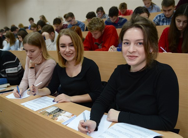 Студенты из Славянска борются за поездку в Париж и Диснейленд 