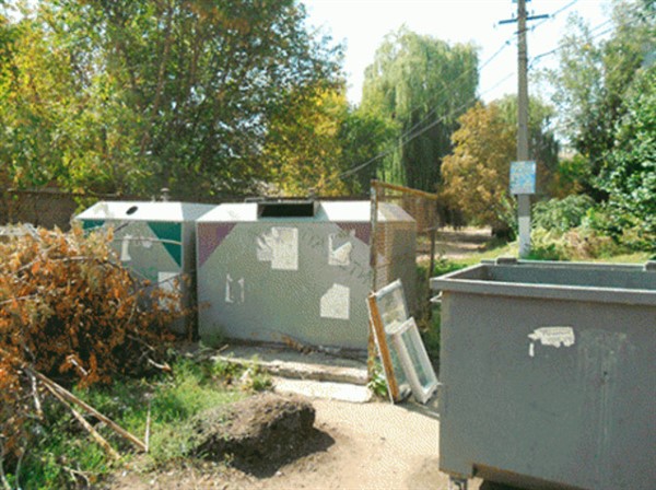 С территории Славянска убрали большие контейнеры для мусора