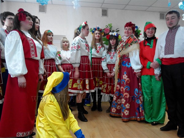 Учащиеся Славянского профессионального художественного лицея подарили праздник Масленицы «студентам» Университета третьего поколения
