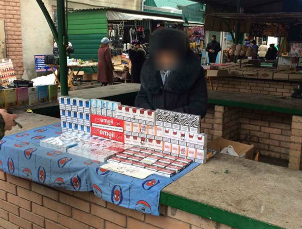 Славянские полицейские конфисковали у местной жительницы сигареты без акцизных марок (ФОТО