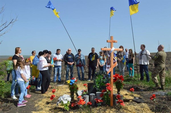 По местам боевой славы: активисты Славянска почтили память украинских солдат, погибших 2 мая 2014 года