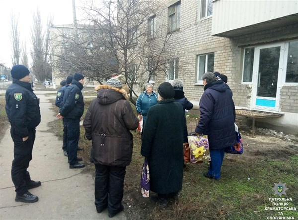 Жители вызвали полицию из-за незаконного строительства в доме по улице Светлодарской
