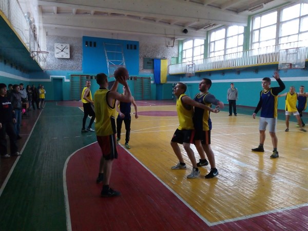 В Славянске состоялись спортивные игры по баскетболу среди учащихся вузов