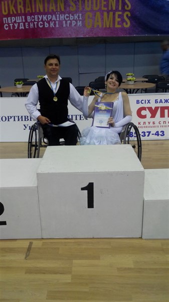Пара из Славянска привезла золотые медали с Чемпионата Украины по бальным танцам на колясках