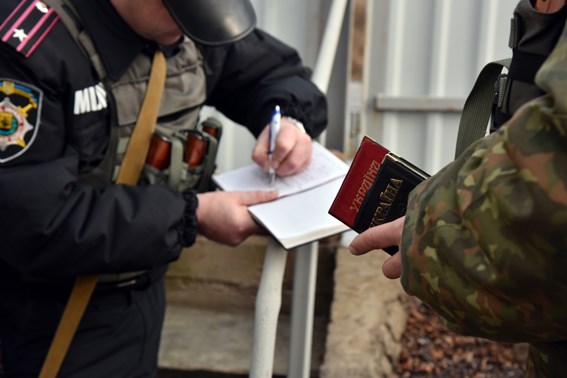В Славянске за один день полицейские задержали двух преступников