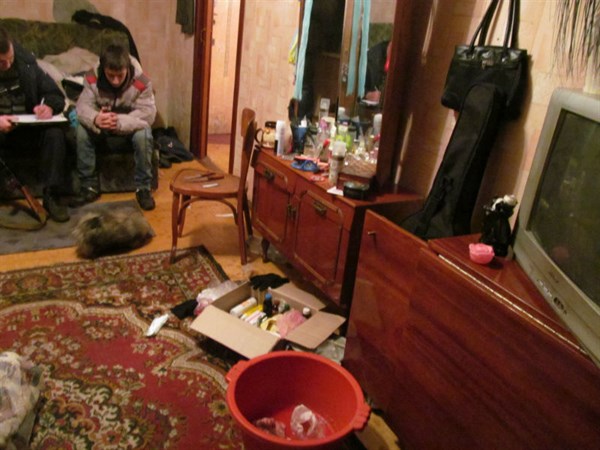 Поножовщина в Славянске: из-за бутылки водки женщина чуть не отправила 25-летнего соседа на тот свет