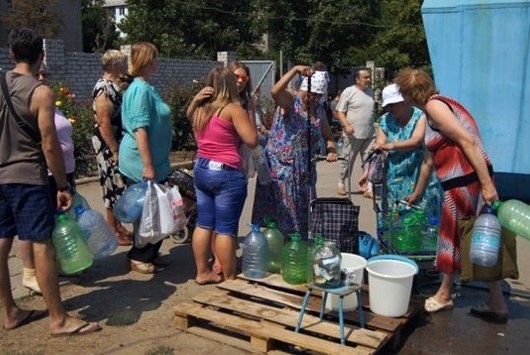 «Вода Донбасса» не в состоянии подавать нужное  количество воды для Славянска. Жители нескольких улиц могут рассчитывать только на воду из бочки