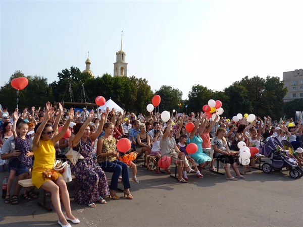 Празднование 370-й годовщины Славянска: день первый – кроссфит, военный оркестр, творческие коллективы Изюмского района, общественное движение «Все вместе» и посмертная маска Кобзаря