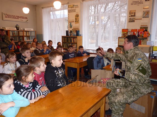 Военные украинской армии побывали в интернате №1. Приехали не с пустыми руками (Фото, видео)