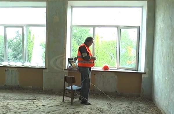 Родители учащихся славянской ОШ №13 обеспокоены, что ремонт в школе постоянно затягивается 