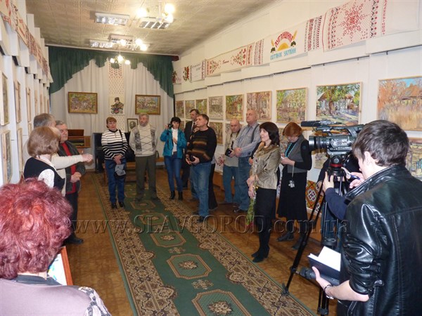 В краеведческом музее Славянска состоялась торжественная встреча художников и творческой интеллигенции города