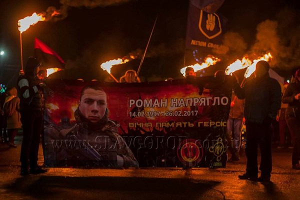 Как прошло факельное шествие в часть Степана Бандеры в Славянске. В двух видео и 10 фотографиях 
