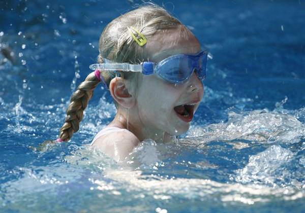 В Славянске 1800 школьников будут посещать уроки плавания в бассейне