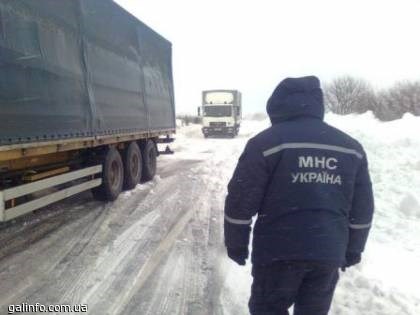 Часть автодороги  Н-20 Славянск - Донецк - Мариуполь остаётся закрытой. На помощь донецким спасателям прибыла инженерная техника Минобороны (ВИДЕО)