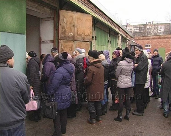Жители Закарпатья и Харькова передали гуманитарную помощь переселенцам в Славянск