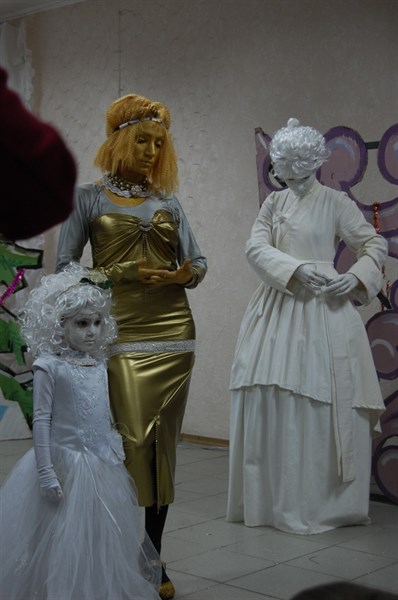Славянцам показали cказочный спектакль живых кукол