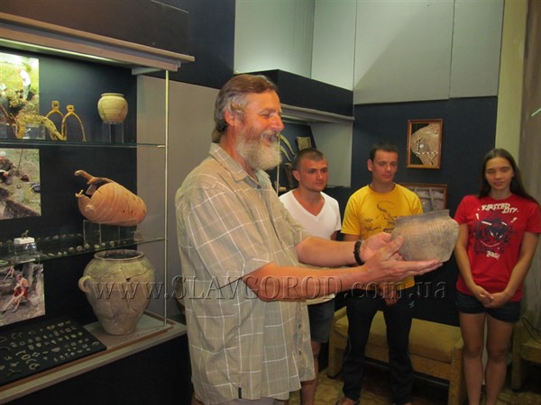 В краеведческом музее Славянска открыли выставку древностей, найденных при раскопках на территории Торской крепости