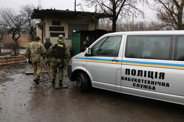 Житель Харькова вез из командировки из зоны АТО взрывоопасные сувениры. На блокпосту под Славянском с ними пришлось расстаться 