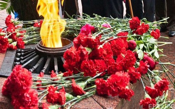 День Победы в Славянске: возложение цветов, митинг-реквием и полевая кухня 