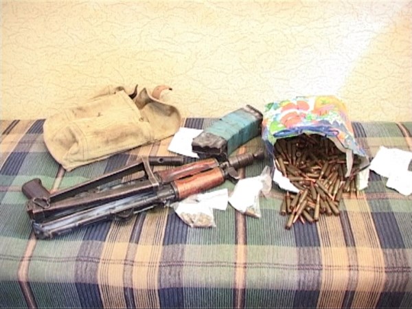 В рамках операции «Оружие и взрывчатка»  милиция Славянска в дачном домике выявила автомат и боеприпасы