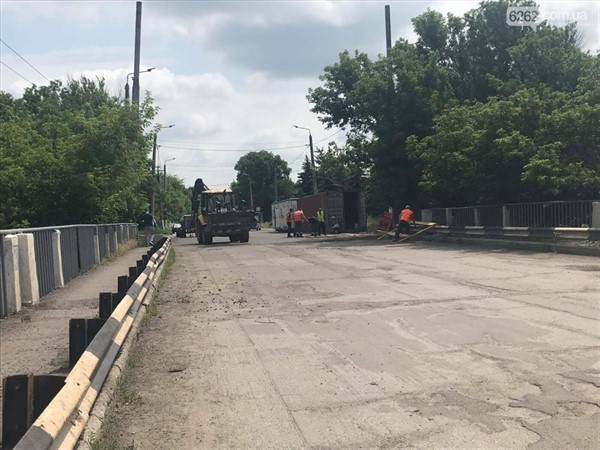 В Славянске начался долгожданный ремонт аварийного моста